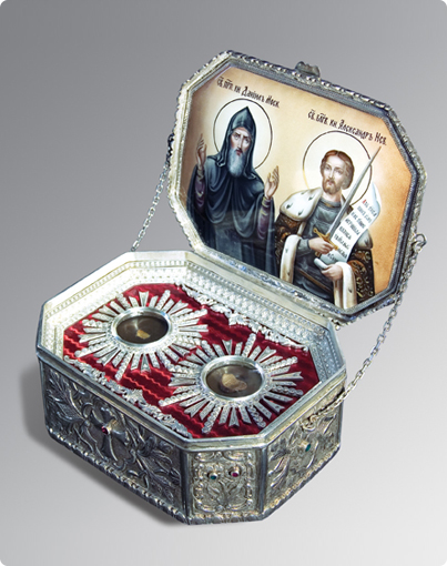 Ковчег с мощами святых благоверных князей Александра  Невского и Даниила Московского
